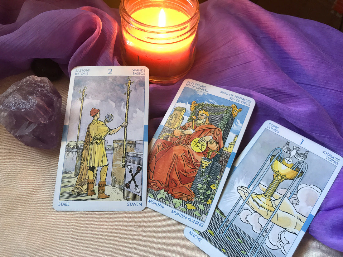 Comment prendre soin de vos cartes de tarot : Conseils essentiels pour la protection et la longévité