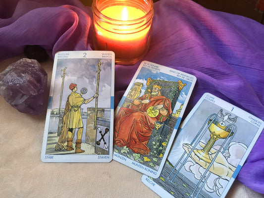 Comment prendre soin de vos cartes de tarot : Conseils essentiels pour la protection et la longévité